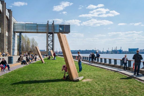 В этом году фестиваль посвятили&nbsp;художникам и их фильмам. В ближайший уик-енд покажут&nbsp;любимую картину Бергмана&nbsp;—&nbsp;«Мокьюментари»,&nbsp;немые ленты под аккомпанемент петербургских музыкантов и мультфильмы для детей.