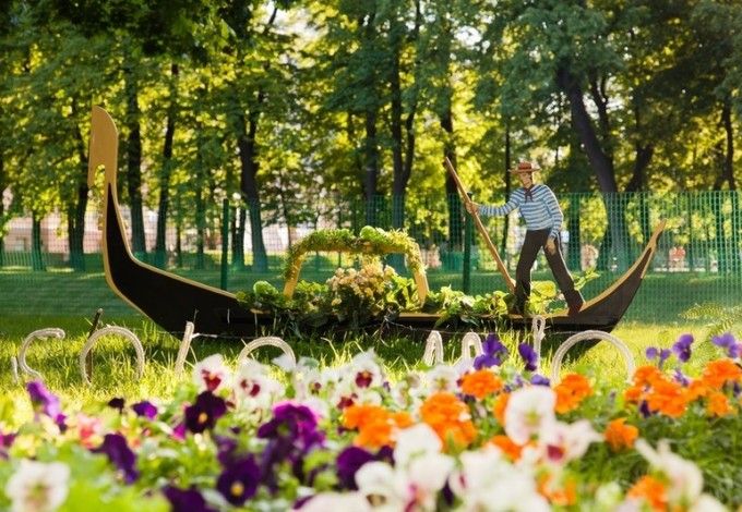 u0412 u041cu0438u0445u0430u0439u043bu043eu0432u0441u043au043eu043c u0441u0430u0434u0443 u043fu0440u043eu0437u0432u0443u0447u0438u0442 u043cu0443u0437u044bu043au0430 u0438u0437 u00abu0421u0438u043cu043fu0441u043eu043du043eu0432u00bb