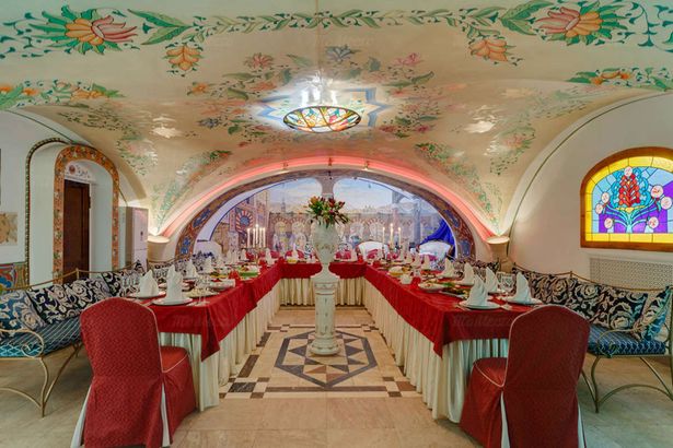 Петербургу обещают в новогоднюю ночь сказочную снежную погоду – выпадет снег и ожидается умеренный мороз. Такой прогноз озвучила представитель&nbsp;&nbsp;Гидрометцентра – Людмила Паршина.&nbsp;