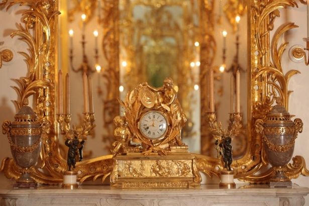 u041au0438u0442u0430u0439u0441u043au0438u0435 u0442u0443u0440u0438u0441u0442u044b u0438u0437u043cu0435u043du0438u043bu0438 u0440u0435u0436u0438u043c u0440u0430u0431u043eu0442u044b u041fu0435u0442u0435u0440u0433u043eu0444u0441u043au043eu0433u043e u0434u0432u043eu0440u0446u0430