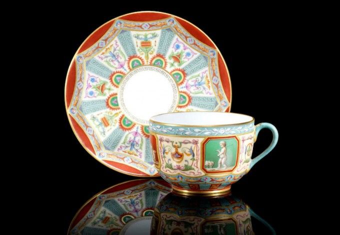 u0421u0435u0440u0432u0438u0437 u0438u0437 u0446u0430u0440u0441u043au043eu0439 u043au043eu043bu043bu0435u043au0446u0438u0438 u0432u0435u0440u043du0443u043bu0441u044f u0432 u041fu0435u0442u0435u0440u0431u0443u0440u0433