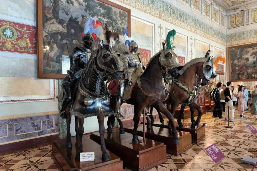 С 1 по 11 мая: Фестиваль ледоколов, мероприятия к 80-летию Победы и 230 тысяч тюльпанов 50 сортов на Елагином острове.