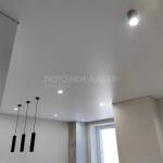 12 компаний натяжных потолков в Петербурге: цены от 185 до 950 ₽/м², гарантия и монтаж — с официальных сайтов, без агрегаторов.