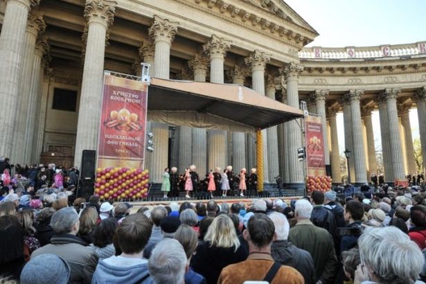 u0423 u041au0430u0437u0430u043du0441u043au043eu0433u043e u0441u043eu0431u043eu0440u0430 u043eu0442u043au0440u044bu043bu0441u044f u041fu0430u0441u0445u0430u043bu044cu043du044bu0439 u0444u0435u0441u0442u0438u0432u0430u043bu044c