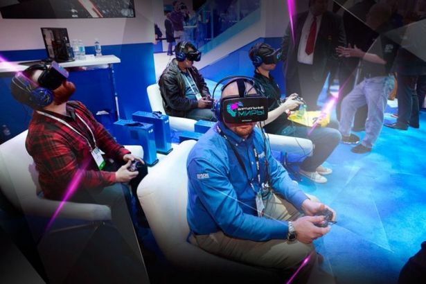 7 октября любой желающий сможет окунуться в виртуальный мир и с ног до головы прочувствовать всю атмосферу, что уготовили для них организаторы. Посетители увидят различные яркие инсталляции, произведения стрит-арт-иллюстраторов и художников. Выставка пройдёт в «Пассаже».