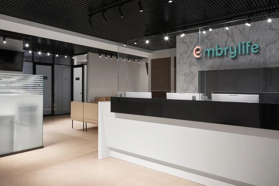Центр Embrylife в Спасском переулке в Санкт-Петербурге, ресепшен