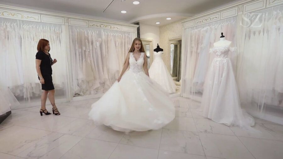 Уютное ателье Светланы Зайцевой с образцами тканей и готовыми изделиями в Красносельском районе