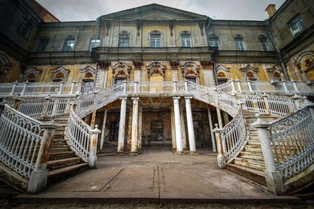 Среди шумного мегаполиса и его пригородов скрываются настоящие жемчужины истории – старинные дворянские усадьбы. Эти исторические поместья хранят уникальное наследие, вдохновляли великих творцов и сегодня открывают двери для посетителей.