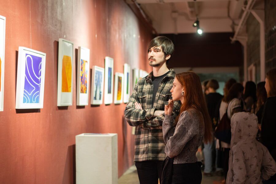 Туристы и местные жители часто ограничиваются самыми популярными петербургскими художественными музеями — Эрмитажем и Русским. Но в городе есть десятки других интересных галерей. Питер Online делится местами, где собраны впечатляющие коллекции и проходят крутые выставки современного искусства.