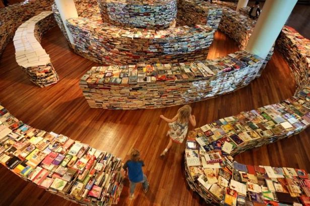 u0412 u041fu0435u0442u0435u0440u0431u0443u0440u0433u0435 u043fu043eu044fu0432u0438u0442u0441u044f u0433u0438u0433u0430u043du0442u0441u043au0438u0439 u043au043du0438u0436u043du044bu0439 u043bu0430u0431u0438u0440u0438u043du0442