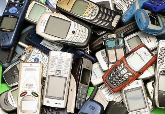 u0412 u041fu0435u0442u0435u0440u0431u0443u0440u0433u0435 u0441u043eu0431u0438u0440u0430u044eu0442 u0441u0442u0430u0440u044bu0435 u043cu043eu0431u0438u043bu044cu043du0438u043au0438 u0434u043bu044f u0431u0435u0437u0434u043eu043cu043du044bu0445