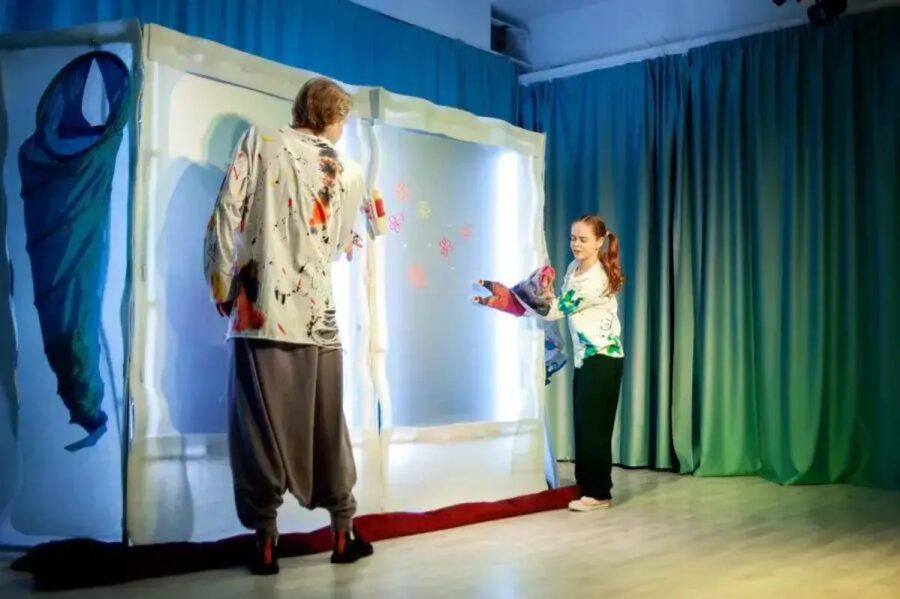 Парки аттракционов, интерактивные музеи, игровые центры, детские театры, кафе с анимацией, батутные парки и контактные зоопарки – куда сходить с ребенком в Петербурге? В подборке 114 мест для семейного отдыха.