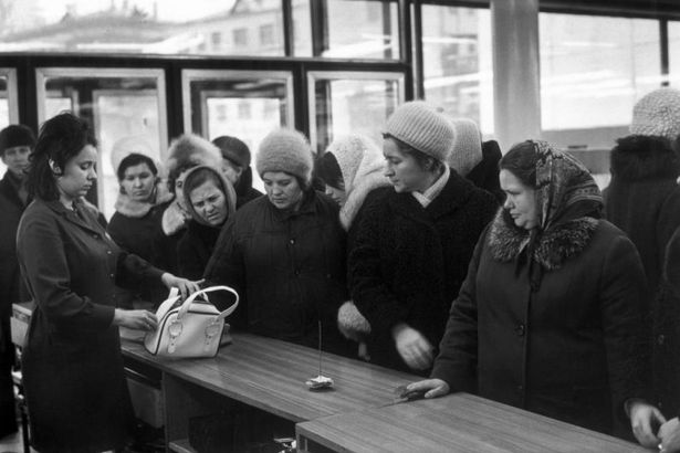 u00abu041du0435u0437u0430u0431u044bu0442u044bu0439 u041bu0435u043du0438u043du0433u0440u0430u0434u00bb u0432 u0434u043eu043au0443u043cu0435u043du0442u0430u0445 u0438 u0444u043eu0442u043eu0433u0440u0430u0444u0438u044fu0445