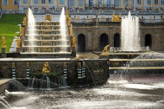 Весна — лучшее время выбраться из города. Собрали 15 мест в окрестностях Петербурга — от дворцов Петергофа до Выборга, куда легко добраться на электричке.