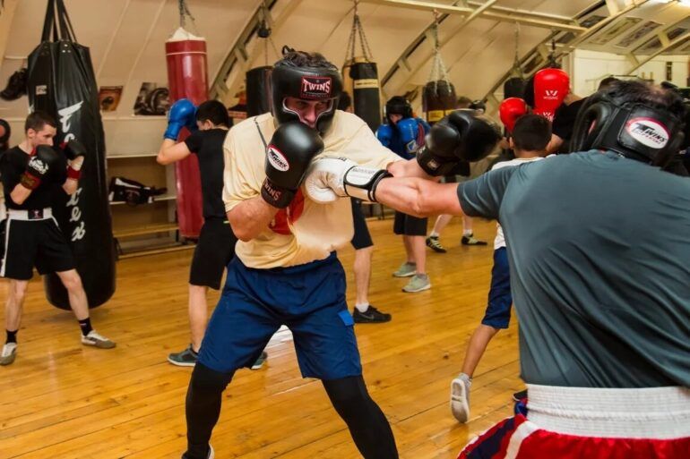 Клуб боевых искусств, где профессиональные и опытные тренеры – Чемпионы Мира, России и Европы помогут каждому освоить разные виды единоборств: каратэ, дзюдо, муай-тай, айкидо, самбо и другие. Здесь проводят групповые и индивидуальные тренировки как для детей, так и для взрослых.