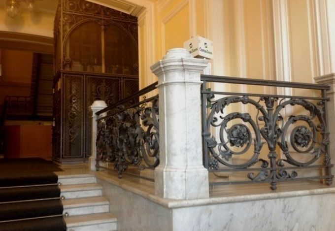 Восстановленный лифт в здании Волжско-Камского банка на Невском проспекте