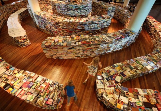 u0412 u041fu0435u0442u0435u0440u0431u0443u0440u0433u0435 u043fu043eu044fu0432u0438u0442u0441u044f u0433u0438u0433u0430u043du0442u0441u043au0438u0439 u043au043du0438u0436u043du044bu0439 u043bu0430u0431u0438u0440u0438u043du0442