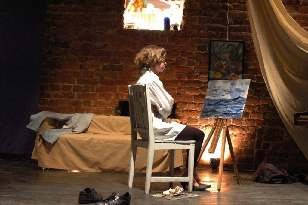 Экспериментальные постановки, необычный взгляд на привычный сюжет, захватывающая игра актеров — самый древний вид искусства сегодня может быть бесплатным и интересным одновременно в этих театрах: