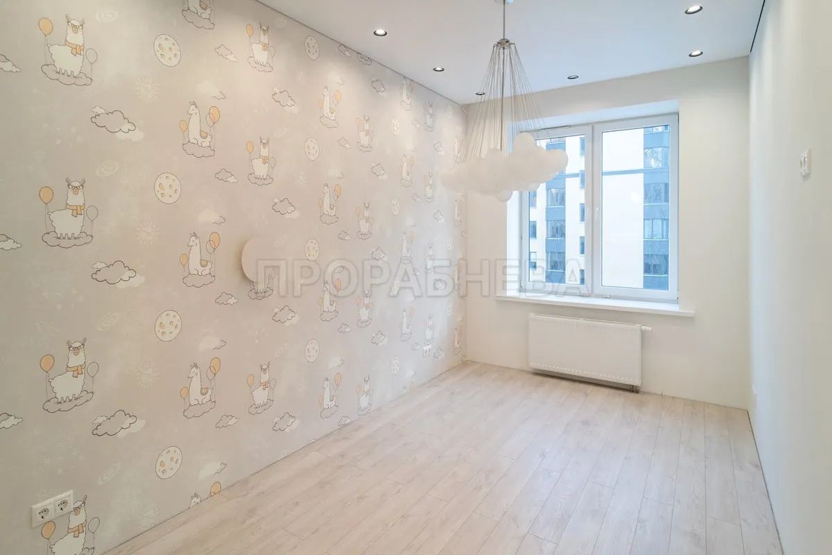 10 компаний ремонта квартир в Петербурге с ценами от 2 100 до 13 800 ₽/м², реальными сроками и гарантией в договоре — без рекламных обещаний.