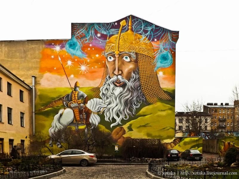 Двор искусств на улице Жуковского — мозаики и барельефы