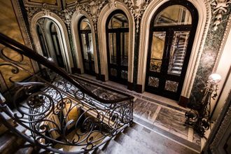 Винтовые лестницы, чугунное литьё и старинная лепнина — собрали 10 парадных Петербурга с самыми впечатляющими и красивыми лестницами, которые стоит увидеть своими глазами хотя бы однажды