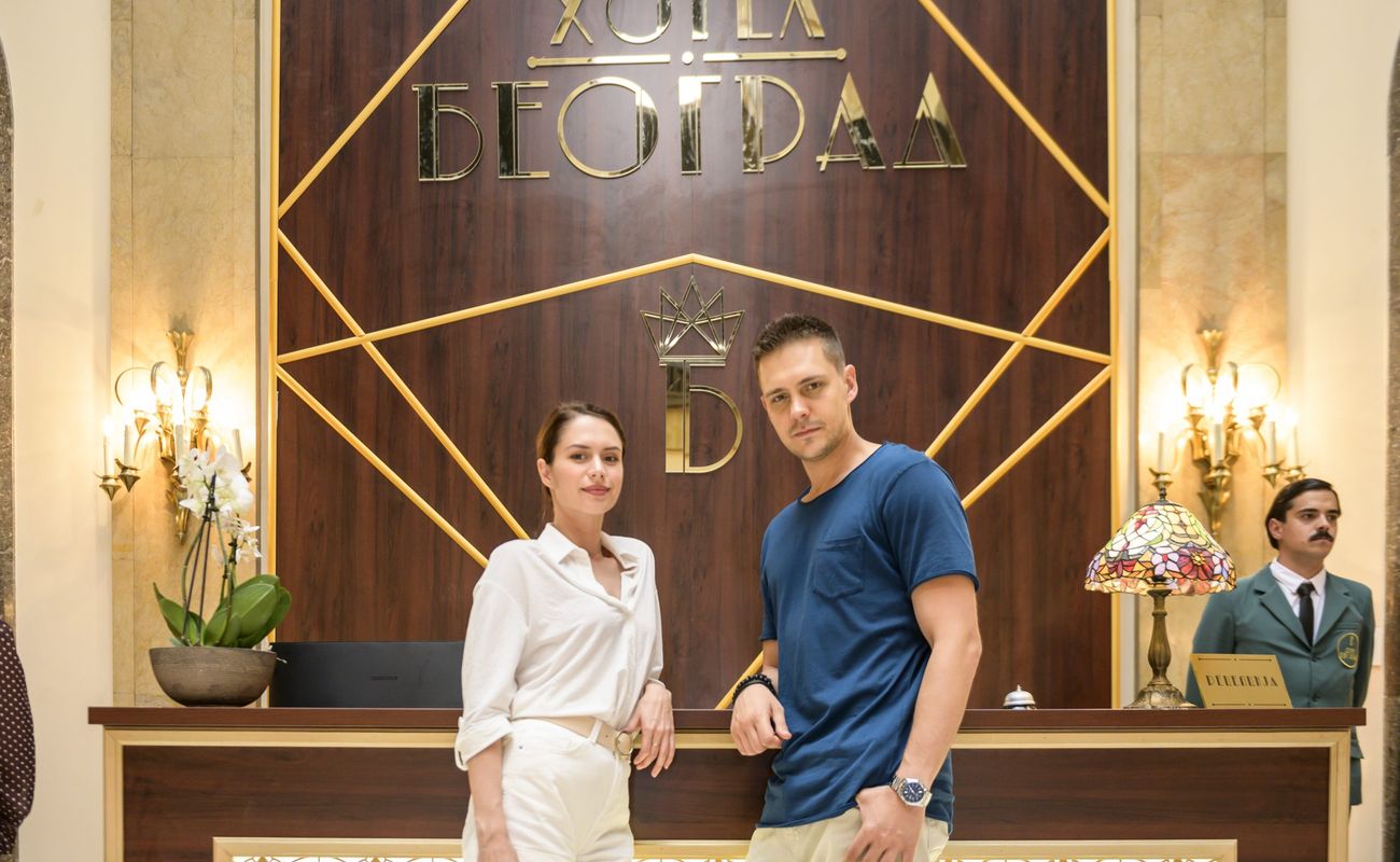 u041cu0438u043bu043eu0448 u0411u0438u043au043eu0432u0438u0447 u0438 u0414u0438u0430u043du0430 u041fu043eu0436u0430u0440u0441u043au0430u044f u043fu0440u0435u0434u0441u0442u0430u0432u044fu0442 u0432 u041fu0435u0442u0435u0440u0431u0443u0440u0433u0435 u043du043eu0432u0443u044e u043au043eu043cu0435u0434u0438u044e u00abu041eu0442u0435u043bu044c u0411u0435u043bu0433u0440u0430u0434u00bb