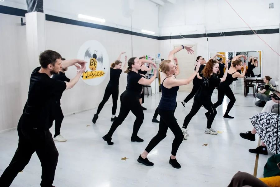 Джаз в J&M School, барабаны в «ШУМ», вокал с нуля в Staccato и государственная школа Римского-Корсакова на Думской — цены от 850 ₽.