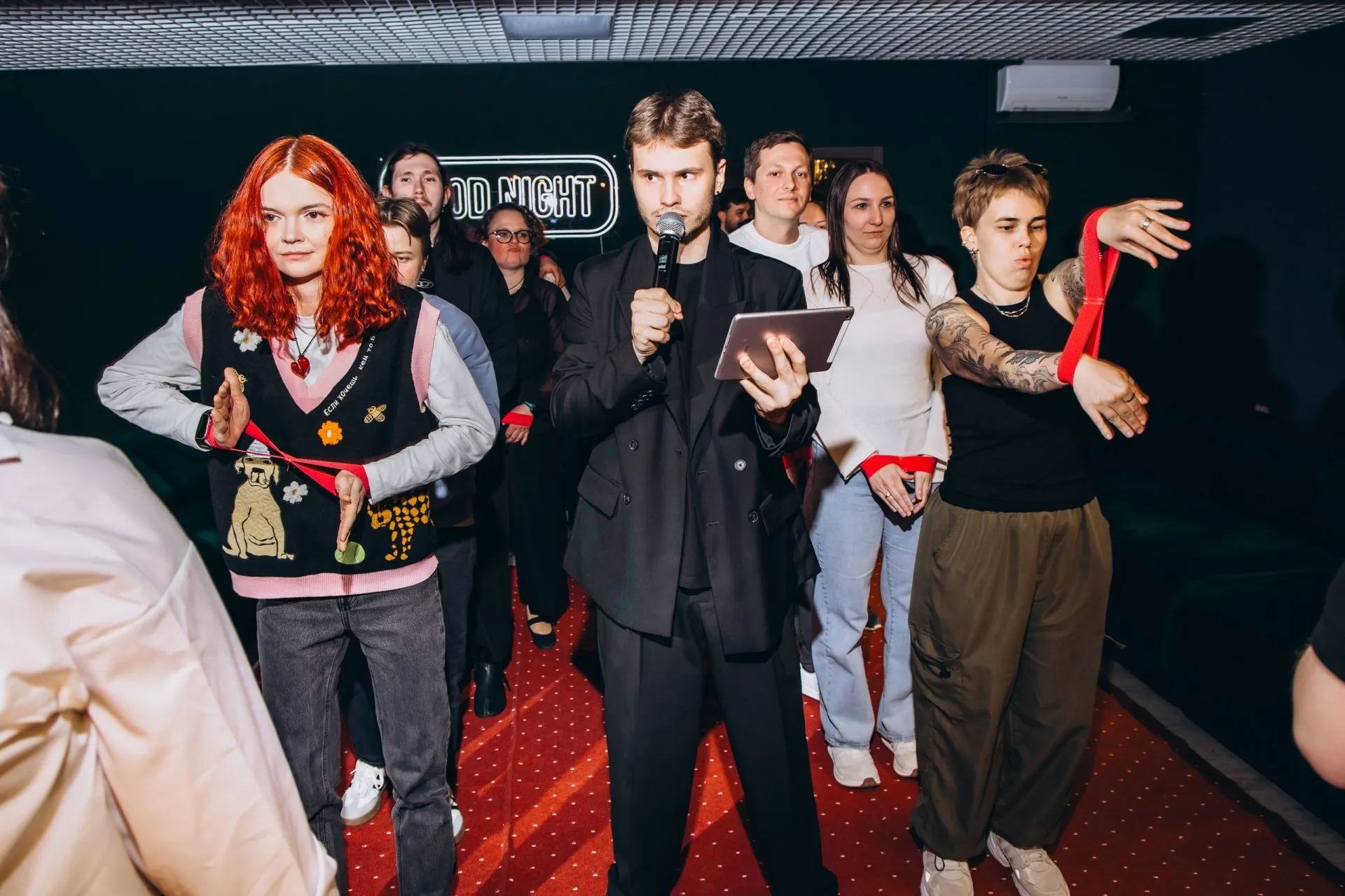 Проект Good Night Show предлагает необычный формат праздников для компаний. Гостей ждут командные игры по мотивам популярных ТВ- и YouTube-шоу с ведущим, диджеем и атмосферой настоящей телевизионной студии.