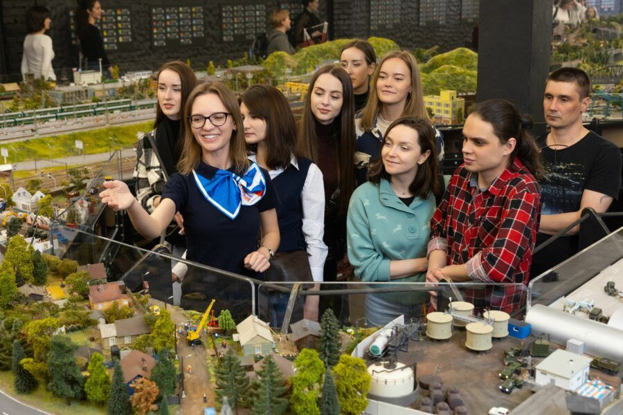 Чем себя развлечь, когда все достопримечательности Санкт-Петербурга осмотрены? Сходите на интерактивные выставки, где разрешено трогать экспонаты, нажимать на кнопки, и где взрослому будет нескучно провести время. В подборке вы найдете даже пикантные музеи с тематикой 18+.