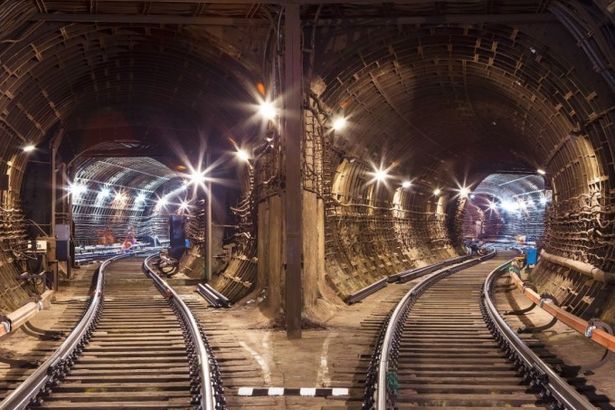 u041au043eu0433u0434u0430 u043cu0435u0442u0440u043e u0440u0430u0431u043eu0442u0430u0435u0442 u043du043eu0447u043du044cu044e u0432 u044du0442u043eu043c u0433u043eu0434u0443