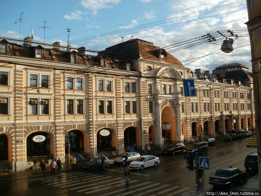 Апраксин двор на Садовой улице в Санкт-Петербурге