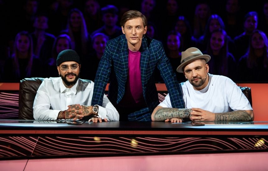 17 участников из Санкт-Петербурга появятся на канале ТНТ в шоу «ПЕСНИ». Они будут бороться за участие в туре по России, подписание контрактов c лейблом Black Star или творческим объединением «Газгольдер», а также за приз в размере 5 миллионов рублей.