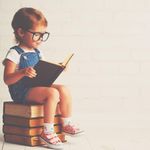 «Очень голодная гусеница» Эрика Карла и ещё девять книг, которые учат детей счёту, творческому мышлению и умению видеть необычное в привычном.