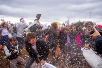 u0411u0438u0442u0432u0430 u043fu043eu0434u0443u0448u043au0430u043cu0438 u043fu0435u0440u0435u0434 u0422u042eu0417u043eu043c