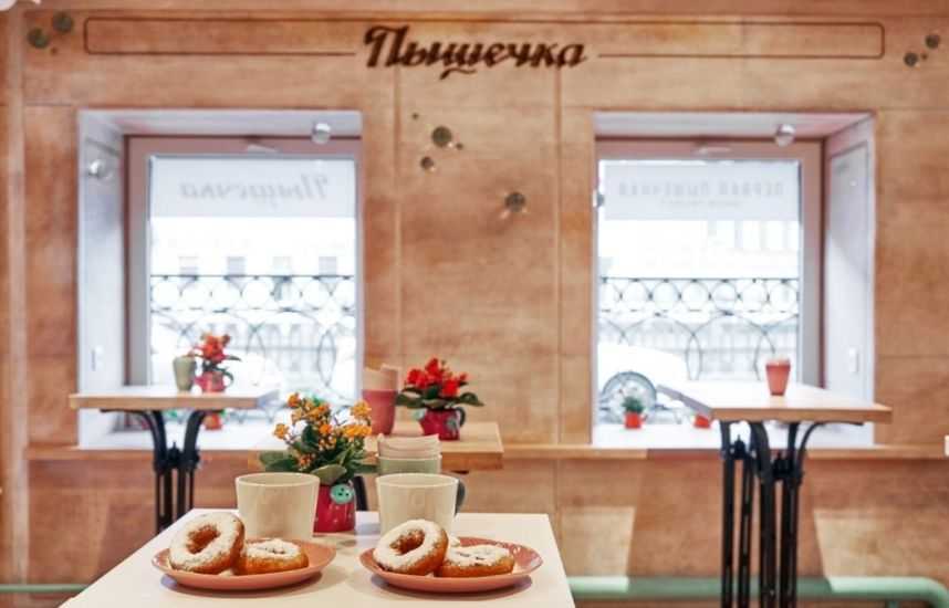 Интерьер Пышечки от Ginza с артами на стенах