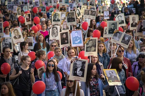 u0414u0432u0435 u0442u044bu0441u044fu0447u0438 u043fu0435u0442u0435u0440u0431u0443u0440u0436u0446u0435u0432 u043fu0440u0438u043cu0443u0442 u0443u0447u0430u0441u0442u0438u0435 u0432 u0448u0435u0441u0442u0432u0438u0438 u00abu0411u0435u0441u0441u043cu0435u0440u0442u043du044bu0439 u041bu0435u043du0438u043du0433u0440u0430u0434u00bb