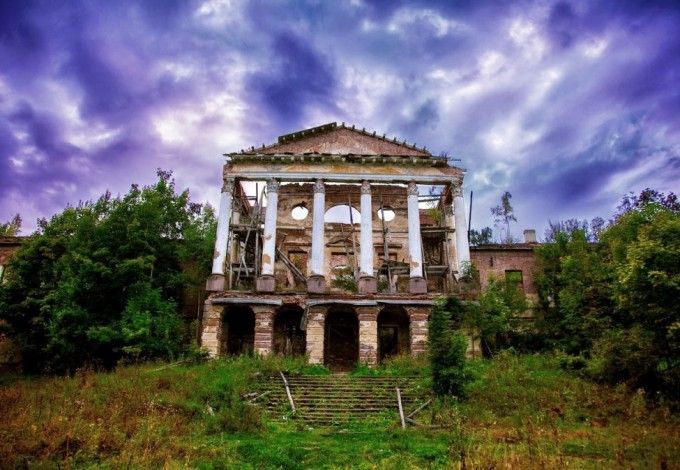 На карте можно найти роскошные особняки, которые когда-то поражали своей красотой, но и сейчас способны удивить своим величием. Советуем посетить хотя бы часть из них. Вы наверняка уже проходили мимо некоторых объектов, не задумываясь, что пропускаете очередной шедевр архитектурной мысли прошлого.