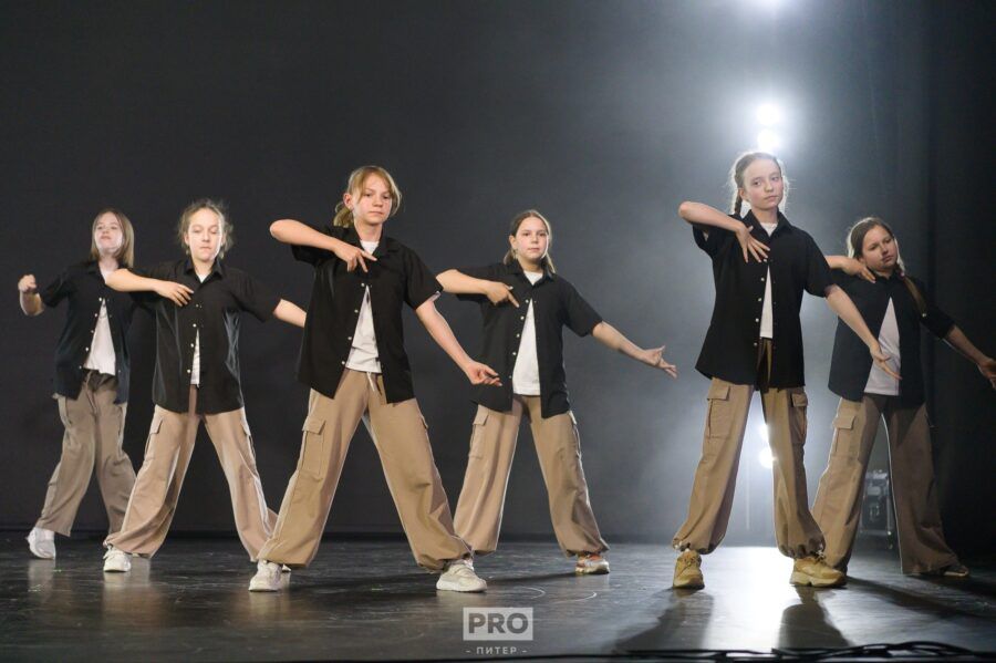 От создания фигурок из глины до изучения робототехники, от мастерства в живописи до секретов кулинарии – в городе на Неве дети могут погрузиться в увлекательный мир мастер-классов по самым разным направлениям, интересам и возрастам. Питер Online собрал 30 мастер-классов для детей в Санкт-Петербурге, которые не только помогут развить и раскрыть творческие способности, но и приобрести новые навыки, а главное – весело провести время и получить массу положительных эмоций.