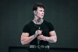 20 ноября в петербургском клубе А2 выступит NILETTO. Артист готовит новую шоу-программу, в которой знакомые хиты прозвучат в энергичных аранжировках. Вместо привычной дистанции между сценой и зрительным залом — большой танцпол, непрерывное движение и атмосфера масштабной вечеринки, где публика станет частью музыкального действия.