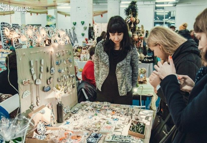 u0425u0435u043du0434u043cu0435u0439u0434- u0441u0442u0443u0434u0438u0438 u043fu043eu043au0430u0436u0443u0442 u0441u0432u043eu0438 u0440u0430u0431u043eu0442u044b u043du0430 u044fu0440u043cu0430u0440u043au0435 u00abu0411u043bu043eu0445u0430u00bb