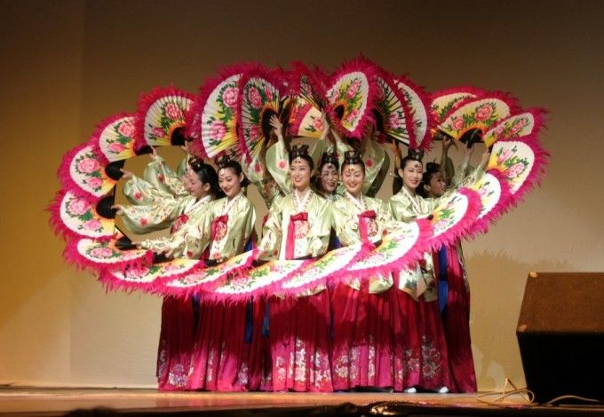 u0412 u041fu0435u0442u0435u0440u0431u0443u0440u0433u0435 u043eu0442u043cu0435u0442u044fu0442 u0414u0435u043du044c u041fu0443u0441u0430u043du0430