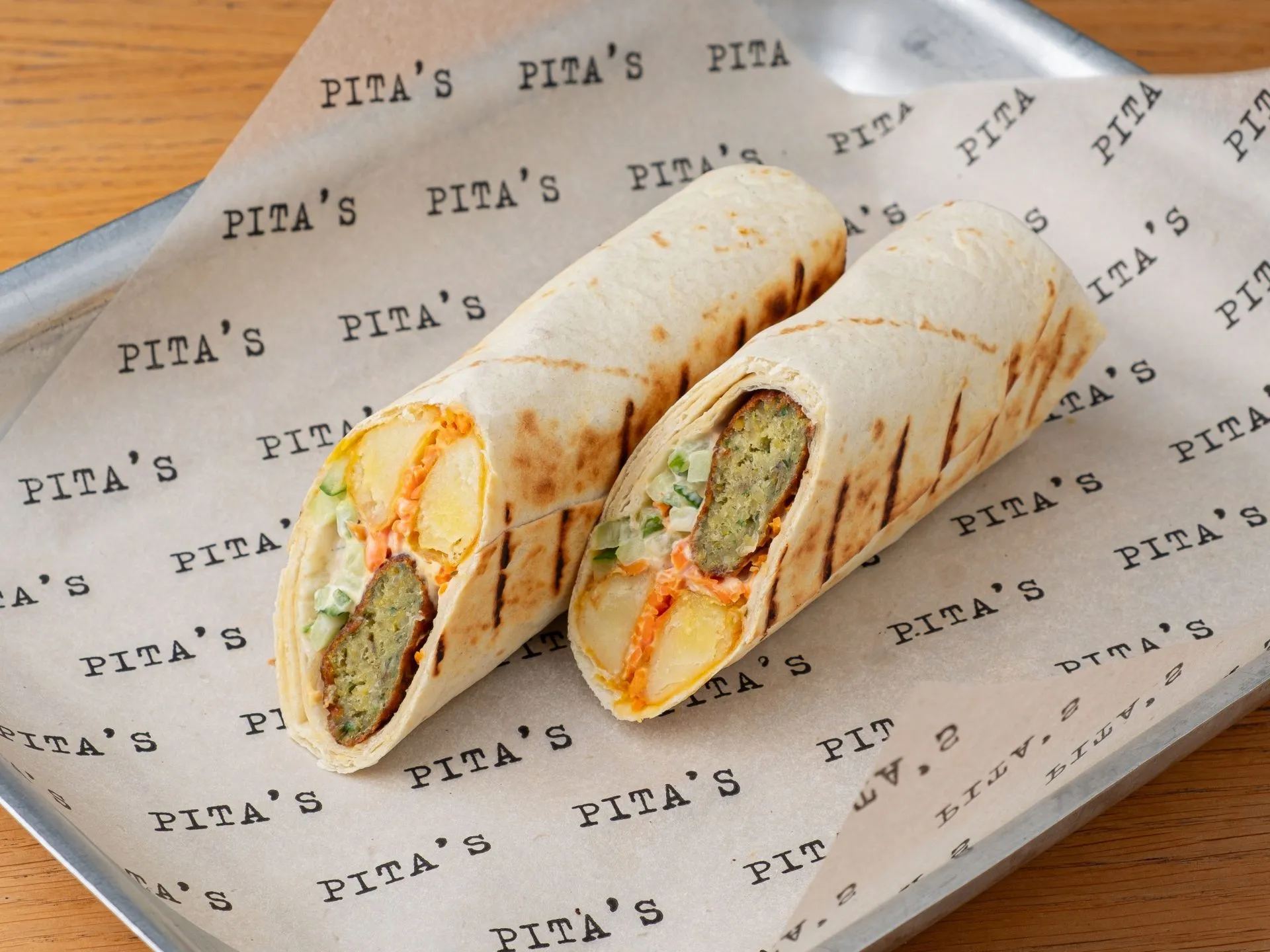 Буррито и начос в мексиканском кафе PITA'S в Петербурге