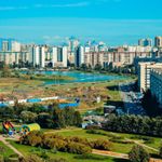 Парк «Озеро Долгое» уже облагородили. Вокруг озера появилась дорожка, построена детская площадка, есть сцена для массовых уличных гуляний и концертов. На льду озера образовался стихийный каток. 