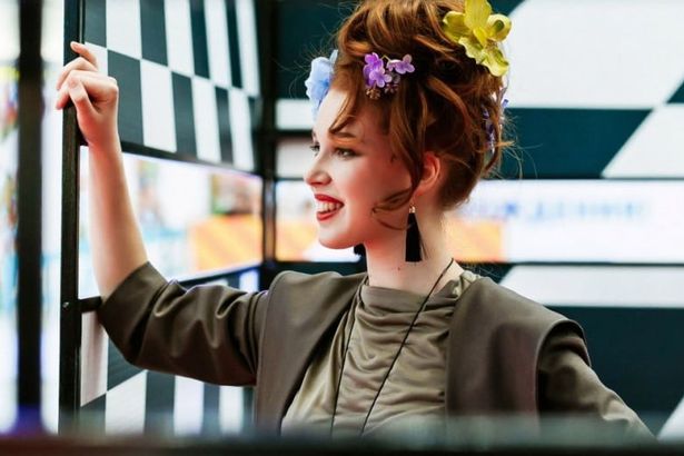 До 17 мая там проходит проект @raduga_af (Art&Fashion). Каждую неделю известные бренды будут демонстрировать новые коллекции и образы, покажут другой взгляд на стиль. Среди участников проекта: SWANK, Wrangler, Gloria Jeans, Ulla Popken, Strellson, Geox и UNIQLO&nbsp;