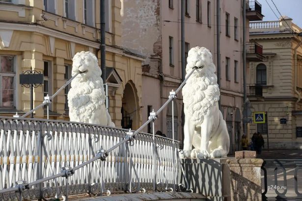 На Марсовом поле, 27 января пройдет реконструкция артиллерийского салюта, которым в 1944 праздновали полное снятие блокады. Будут установлены дивизионные орудия военных лет, именно те, которые участвовали в сражениях и принесли свободу нашему городу.