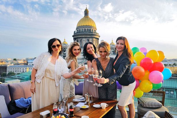 Петербуржцы смогут бесплатно увидеть семь кинокартин отечественного кинематографа в киноцентре «Ленфильм». Бесплатные киносеансы будут организованы 27 августа в День российского кино.&nbsp;