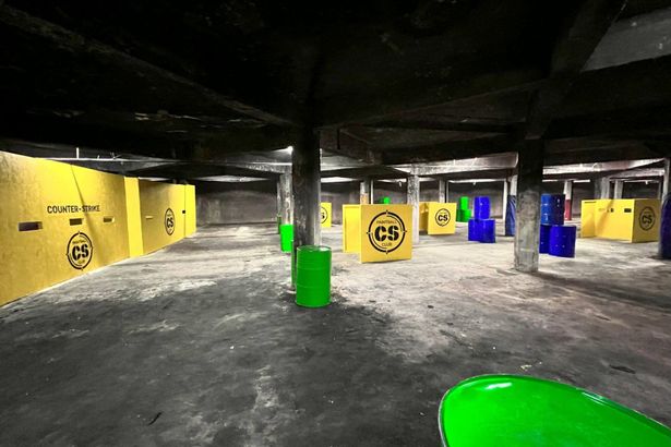 Клуб CS в Санкт-Петербурге — это сеть лазертаг- и пейнтбольных площадок, предлагающих разнообразные сценарии для активного отдыха, праздников и корпоративных мероприятий. Клуб предоставляет современные арены с качественным оборудованием, обеспечивая увлекательные и безопасные игры для участников всех возрастов.