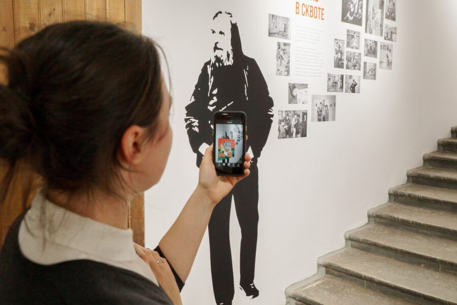 Туристы и местные жители часто ограничиваются самыми популярными петербургскими художественными музеями — Эрмитажем и Русским. Но в городе есть десятки других интересных галерей. Питер Online делится местами, где собраны впечатляющие коллекции и проходят крутые выставки современного искусства.