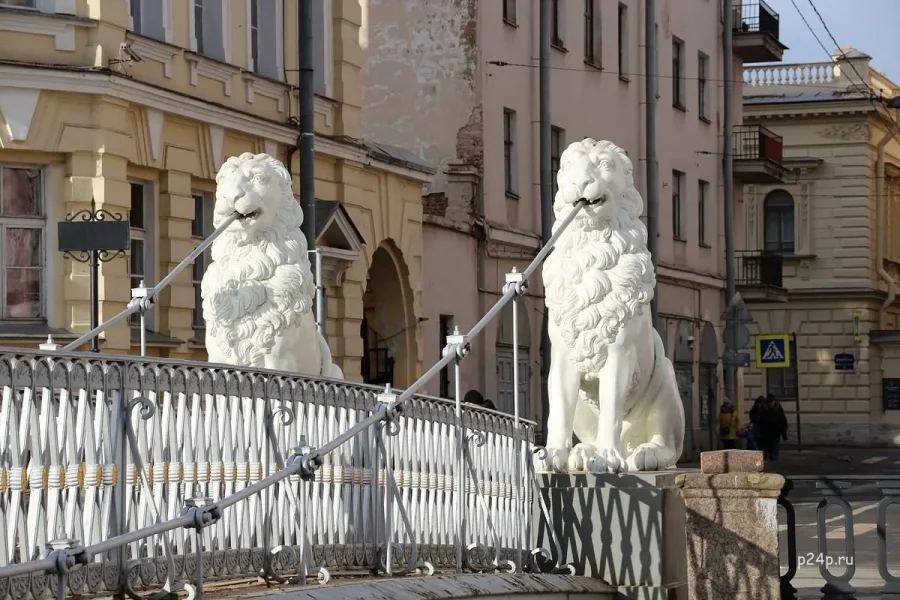 Где найти мосты с грифонами и львами в СПб? История Банковского, Львиного и Почтамтского мостов. Городские легенды и маршрут прогулки по центру