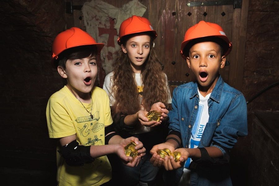 В Санкт-Петербурге представлено множество захватывающих приключенческих детских квестов, которые подарят детям незабываемые приключения. Детские квесты в СПб предлагают тематические комнаты, интерактивные задания и сложные головоломки. Независимо от возраста вашего ребенка, вы найдете здесь идеальный способ весело провести время и погрузиться в атмосферу приключений.